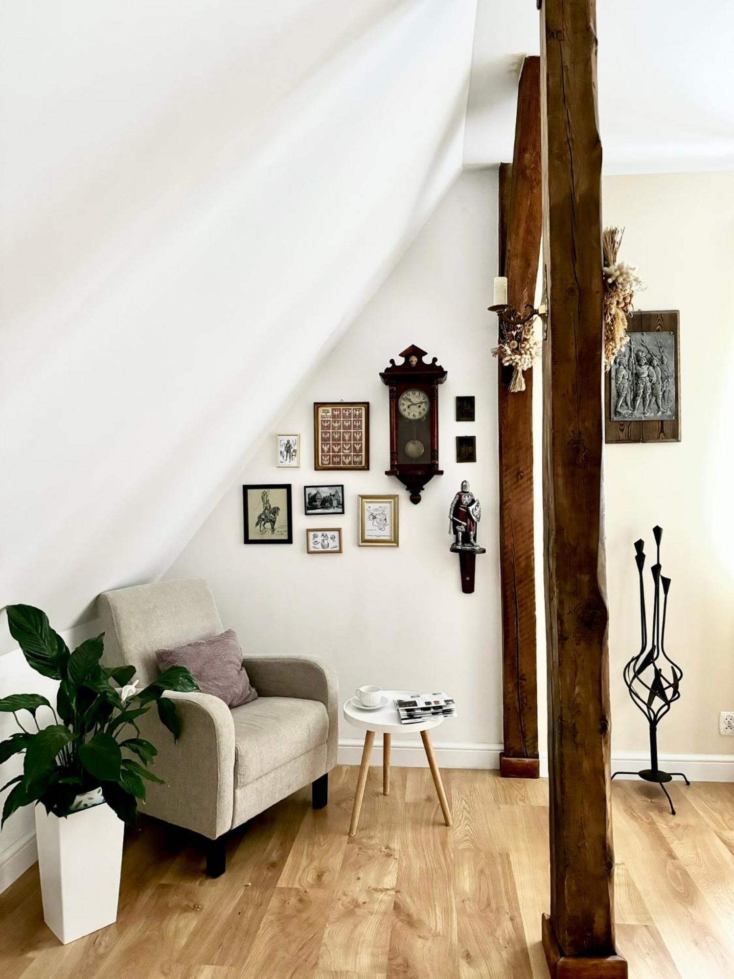 Blizej Nieba, Stare Apartment